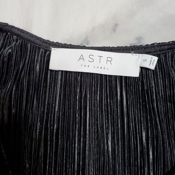 ASTR The Label Primadonna Surplice Shiny Black Crop Blouse - Picture 2 of 7